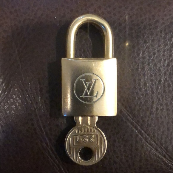 Vintage LV Louis Vuitton Padlock Lock & Key 220 - Picture 6 of 15